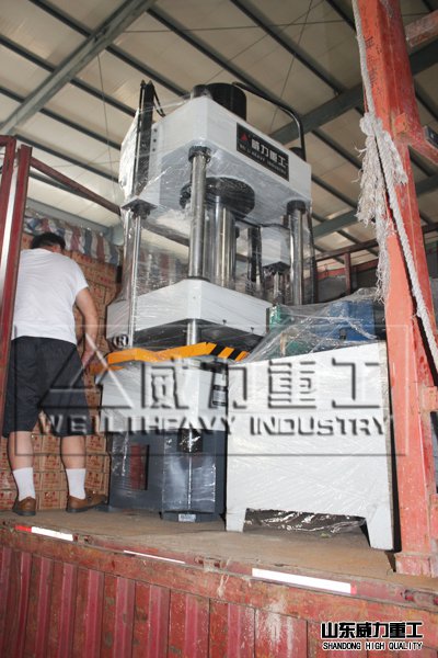 四柱拉伸油壓機發(fā)貨