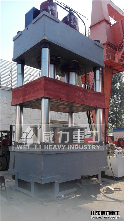 三梁四柱油壓機(jī)加工生產(chǎn)過程中
