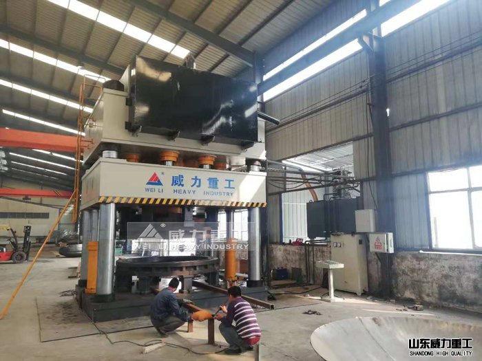 3000噸四柱油壓機客戶現(xiàn)場試機
