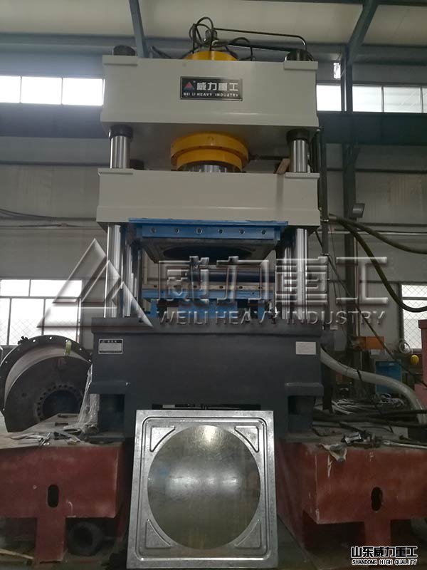 400噸四柱油壓機(jī)試機(jī)現(xiàn)場