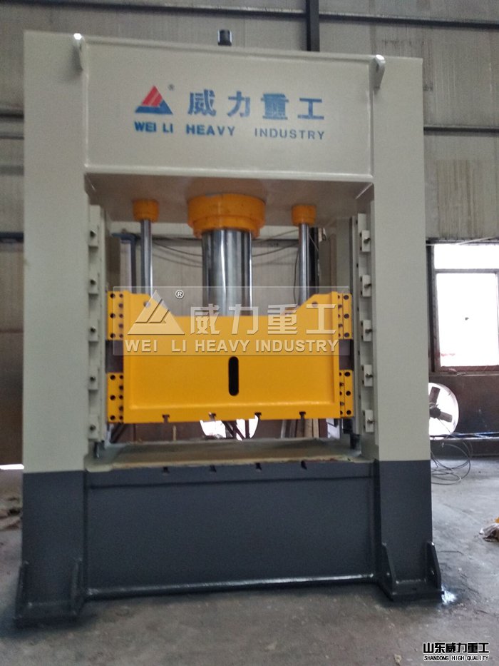 630噸復(fù)合材料模壓成型油壓機(jī)