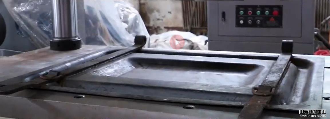 貨運(yùn)火車門(mén)板整形過(guò)程